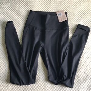 Danskin Black salt Convertible Stirrup Leggings
Signature Brand New Size S/P/P